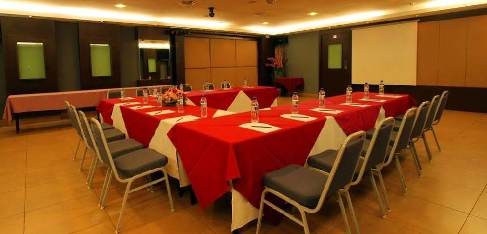 Crystal Inn Batu Pahat Exterior photo